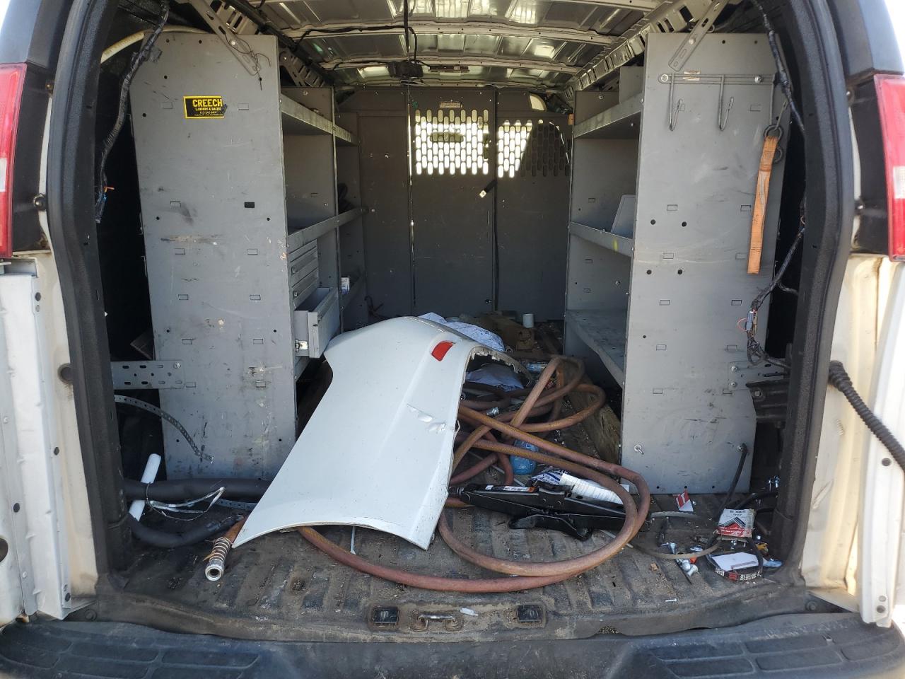 GMC Savana G2500 Image 12