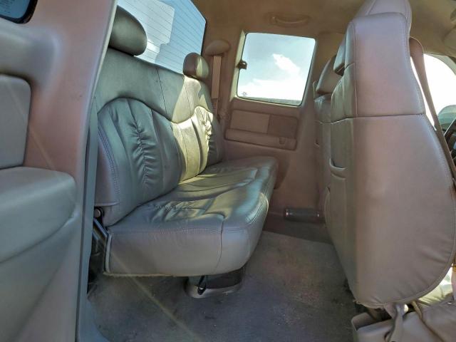 Chevrolet Silverado K1500 Image 4