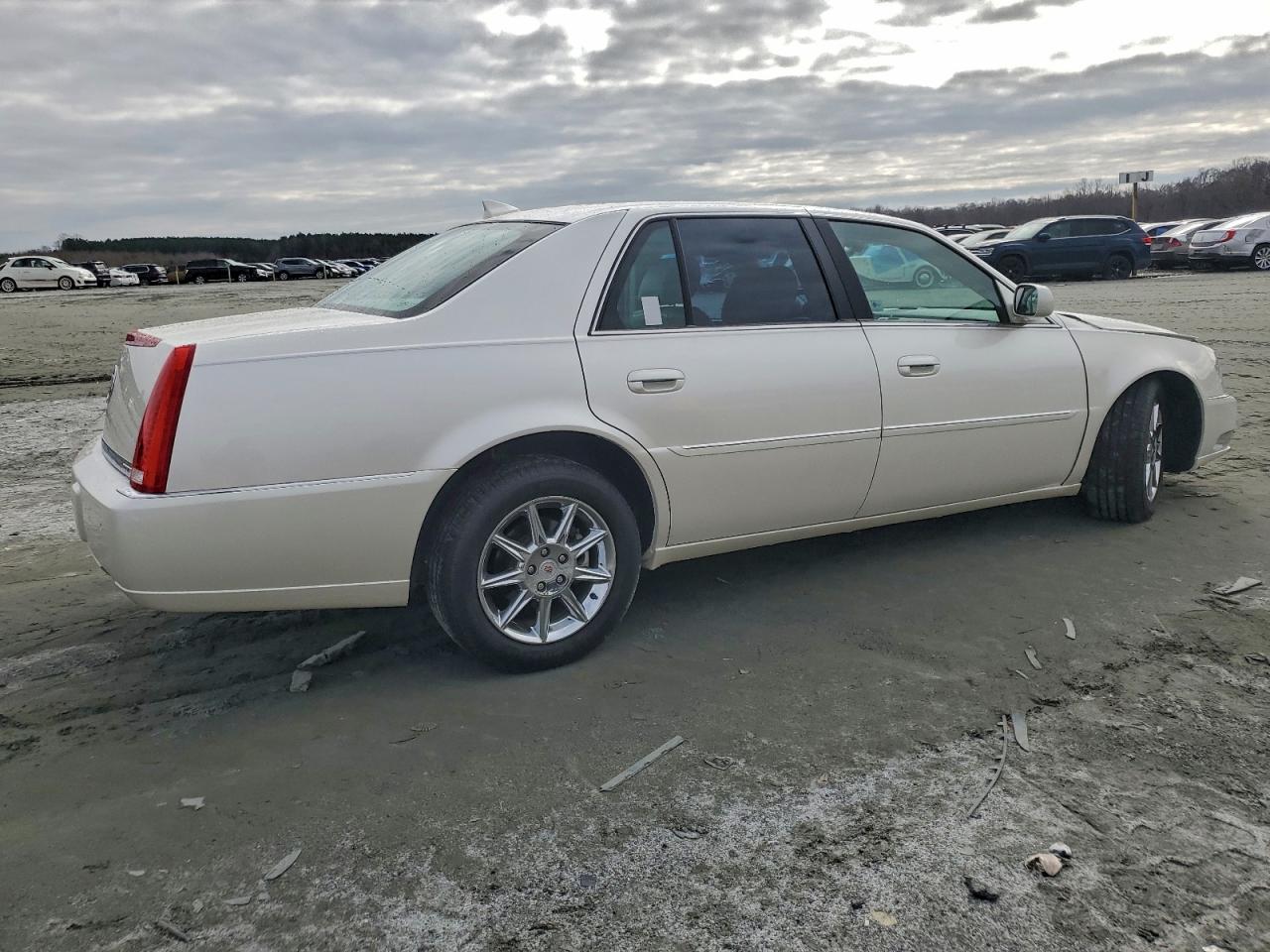 Cadillac DTS Luxury Collection Image 4