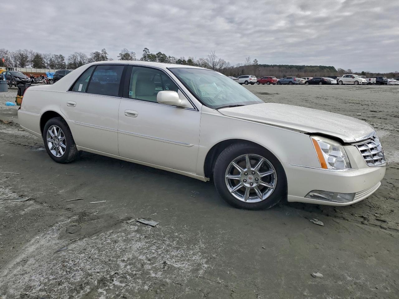 Cadillac DTS Luxury Collection Image 5