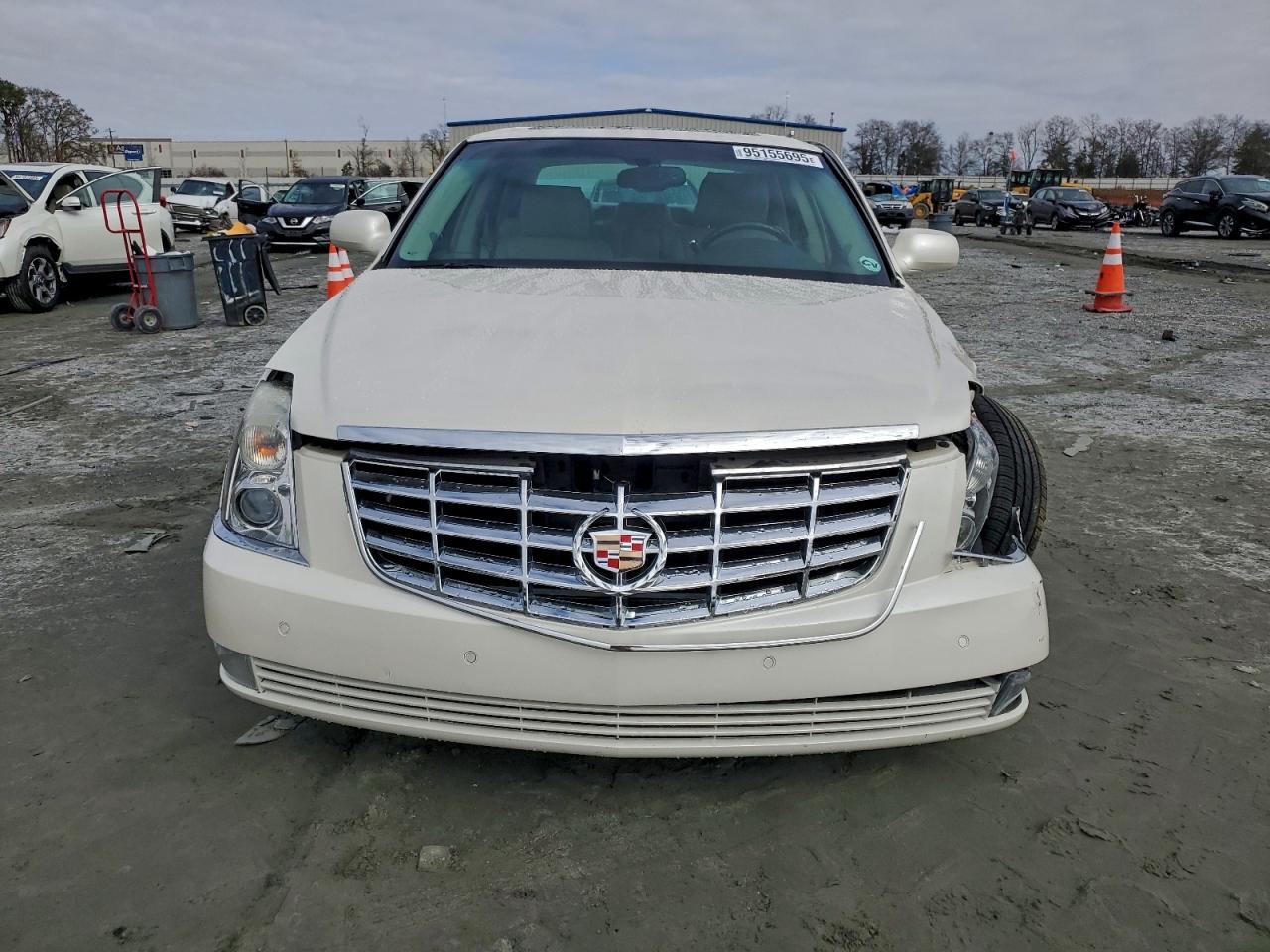 Cadillac DTS Luxury Collection Image 7