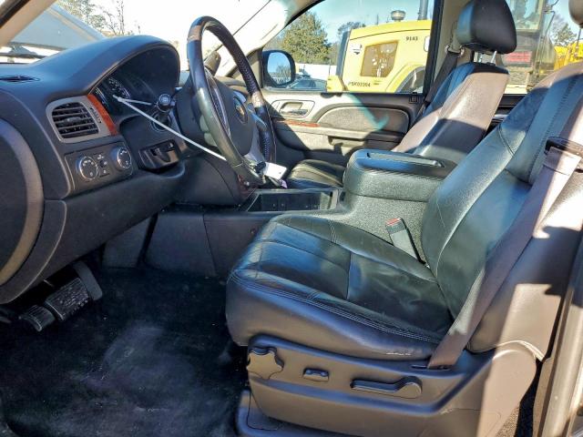 Chevrolet Suburban K1500 Lt Image 12