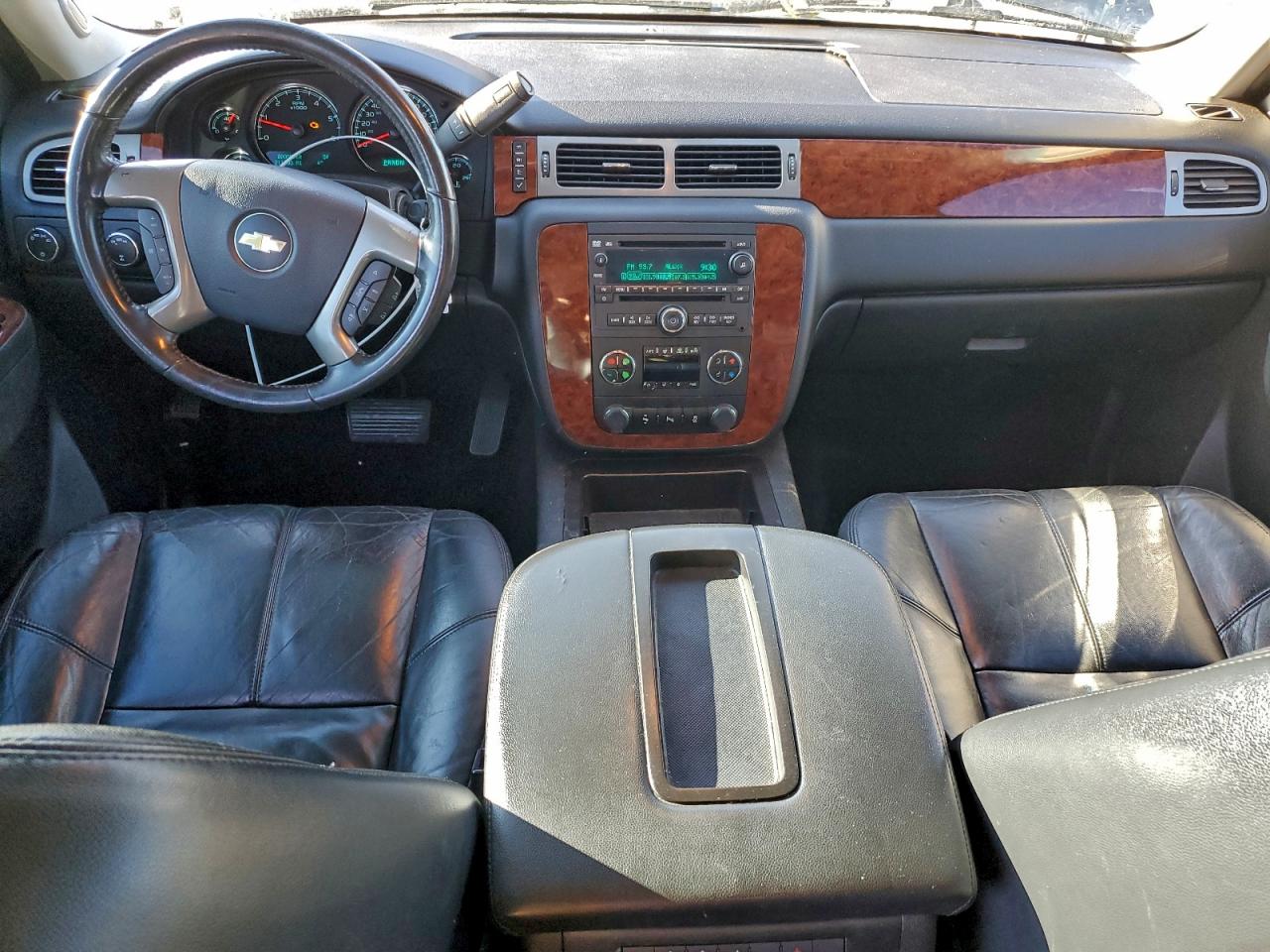 Chevrolet Suburban K1500 Lt Image 9