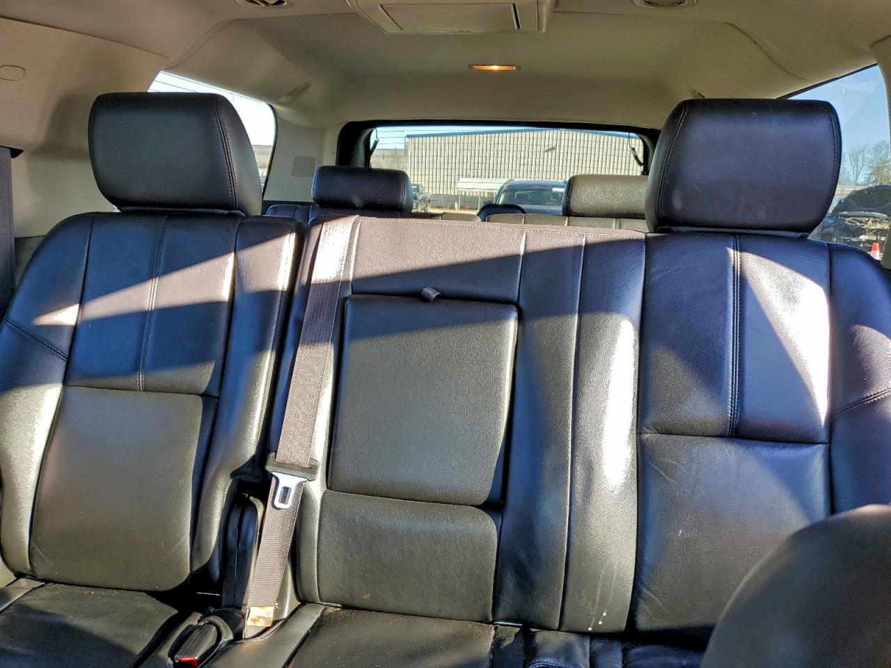 Chevrolet Suburban K1500 Lt Image 8