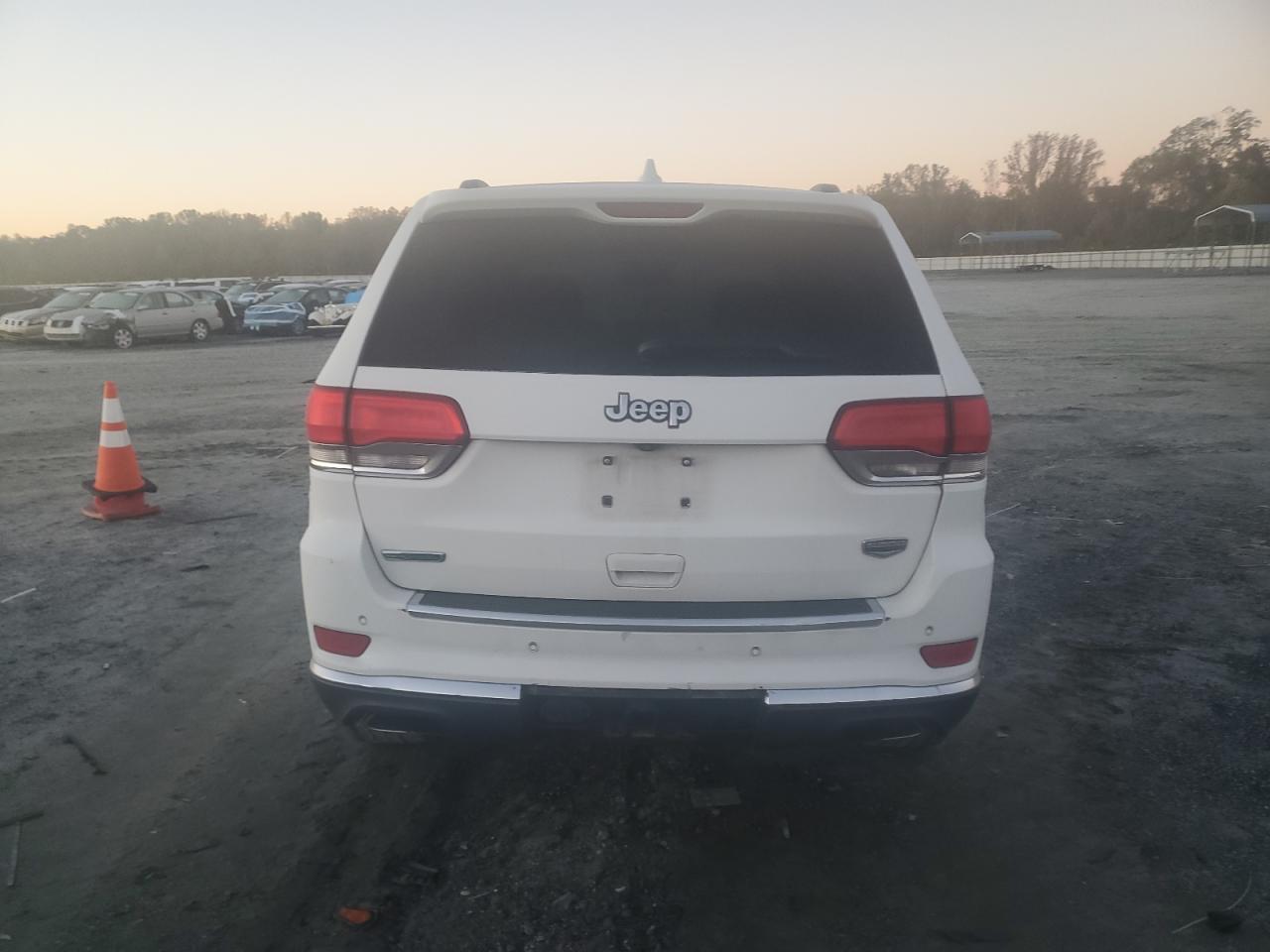 Jeep Grand Cherokee Summit Image 8