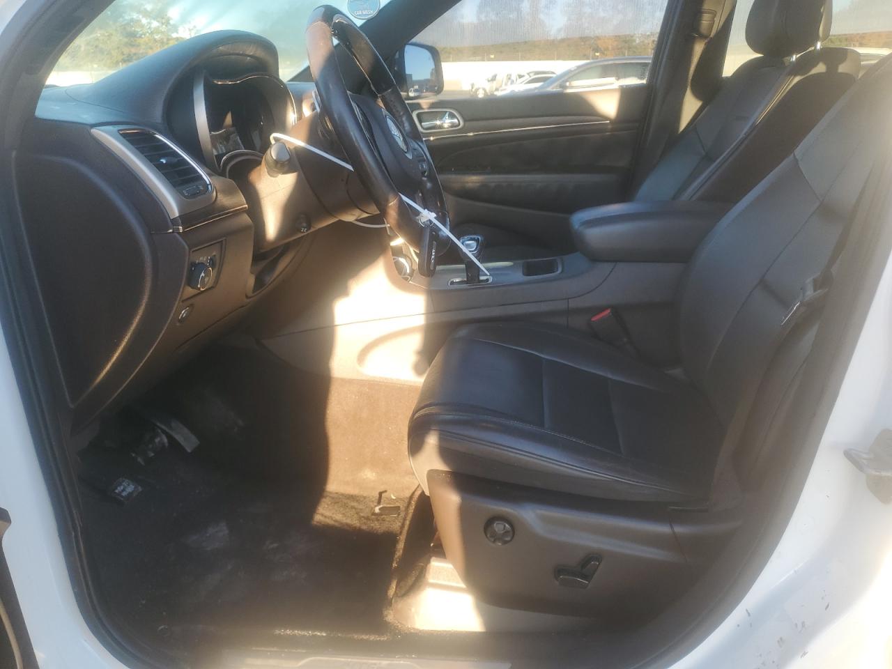 Jeep Grand Cherokee Summit Image 12