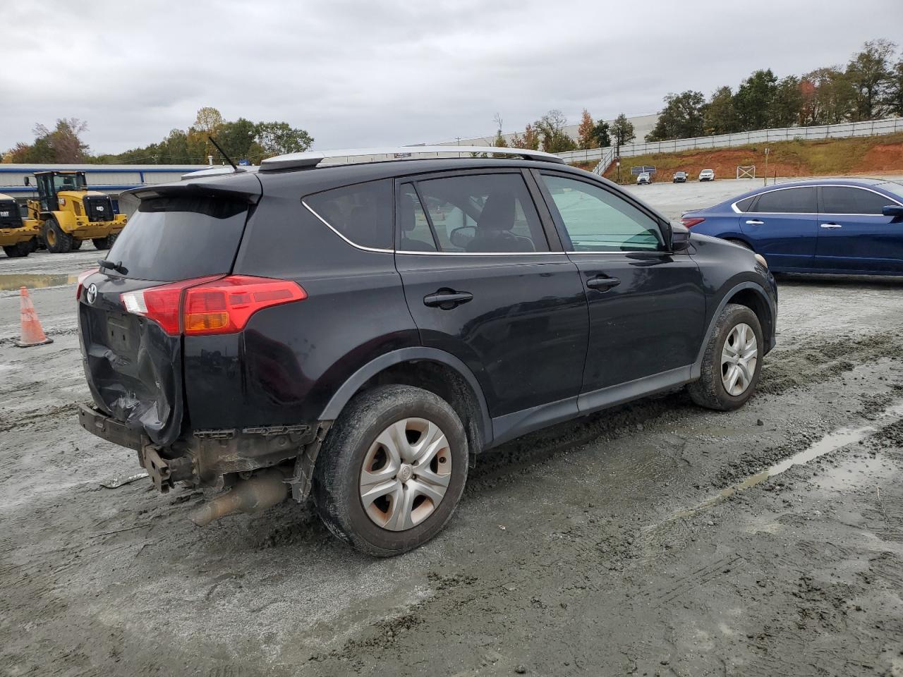 Toyota RAV4 Le Image 4