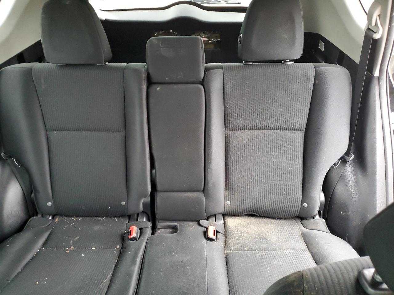 Toyota RAV4 Le Image 10