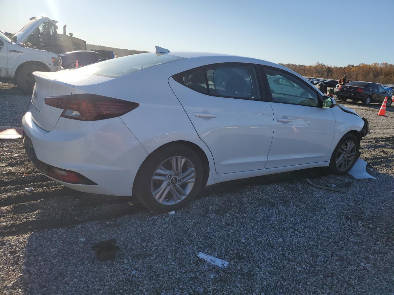 Hyundai ELANTRA Sel Image 12