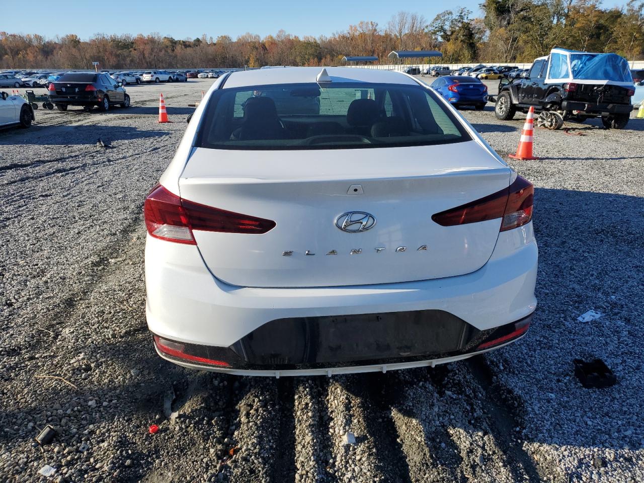 Hyundai ELANTRA Sel Image 8