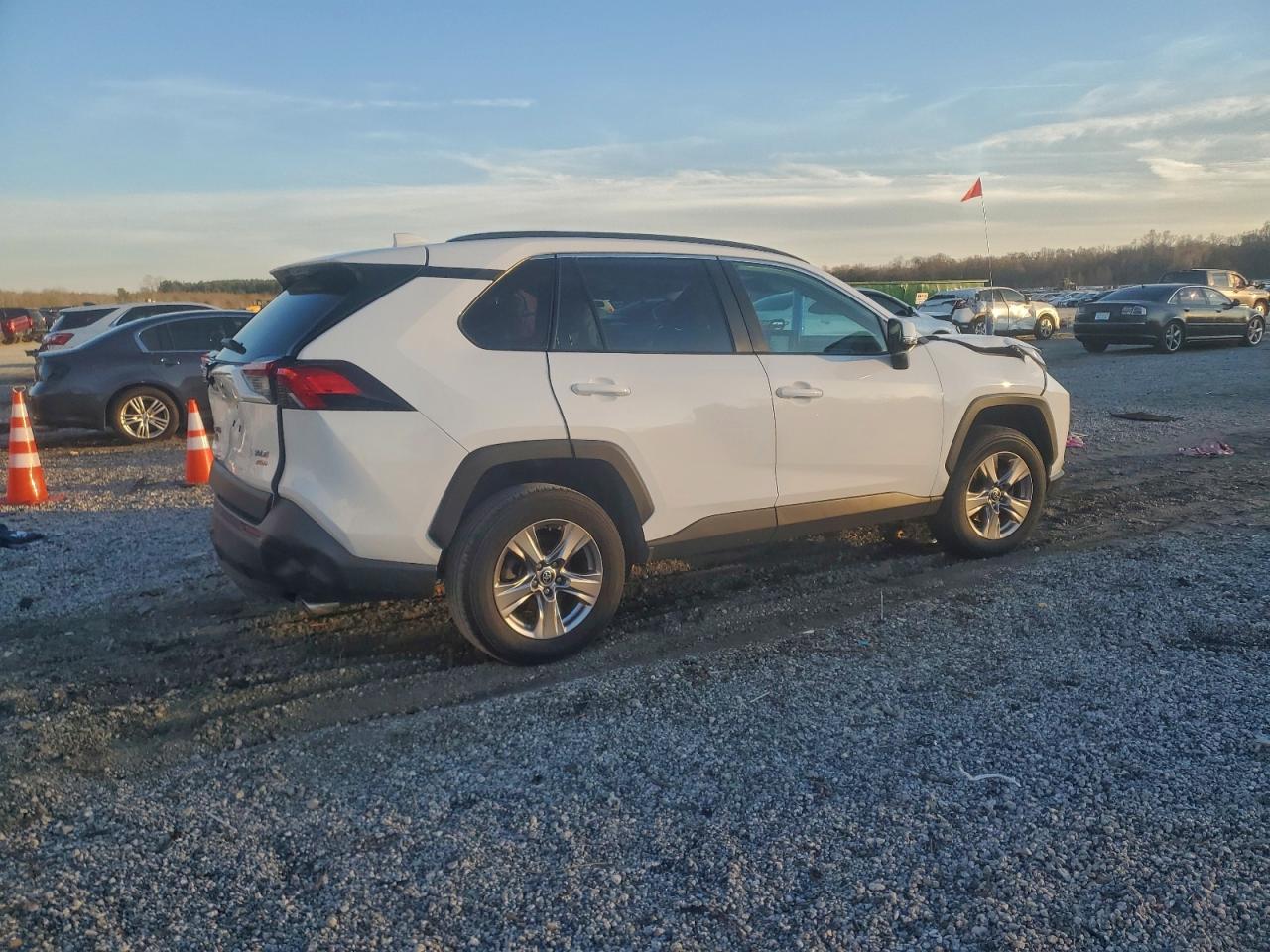 Toyota RAV4 Xle Image 5