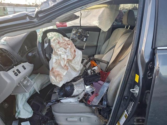 Toyota Venza Image 11