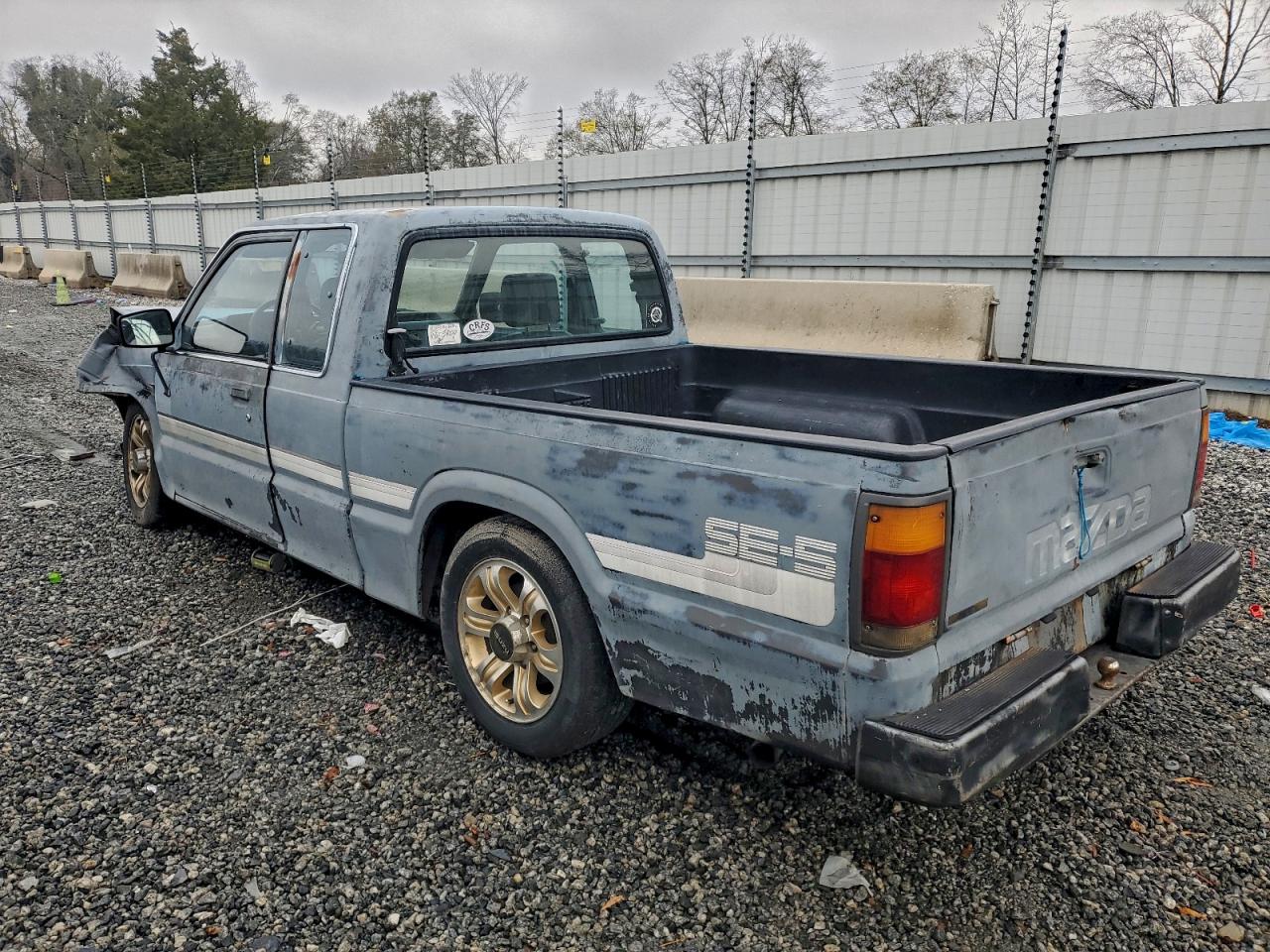 Mazda B Series Cab Plus Image 2