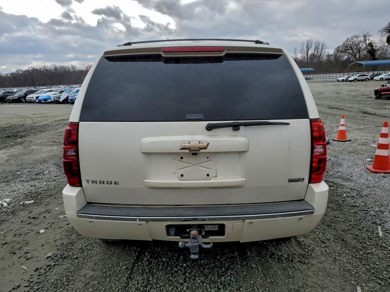 Chevrolet Tahoe C1500 Ltz Image 9