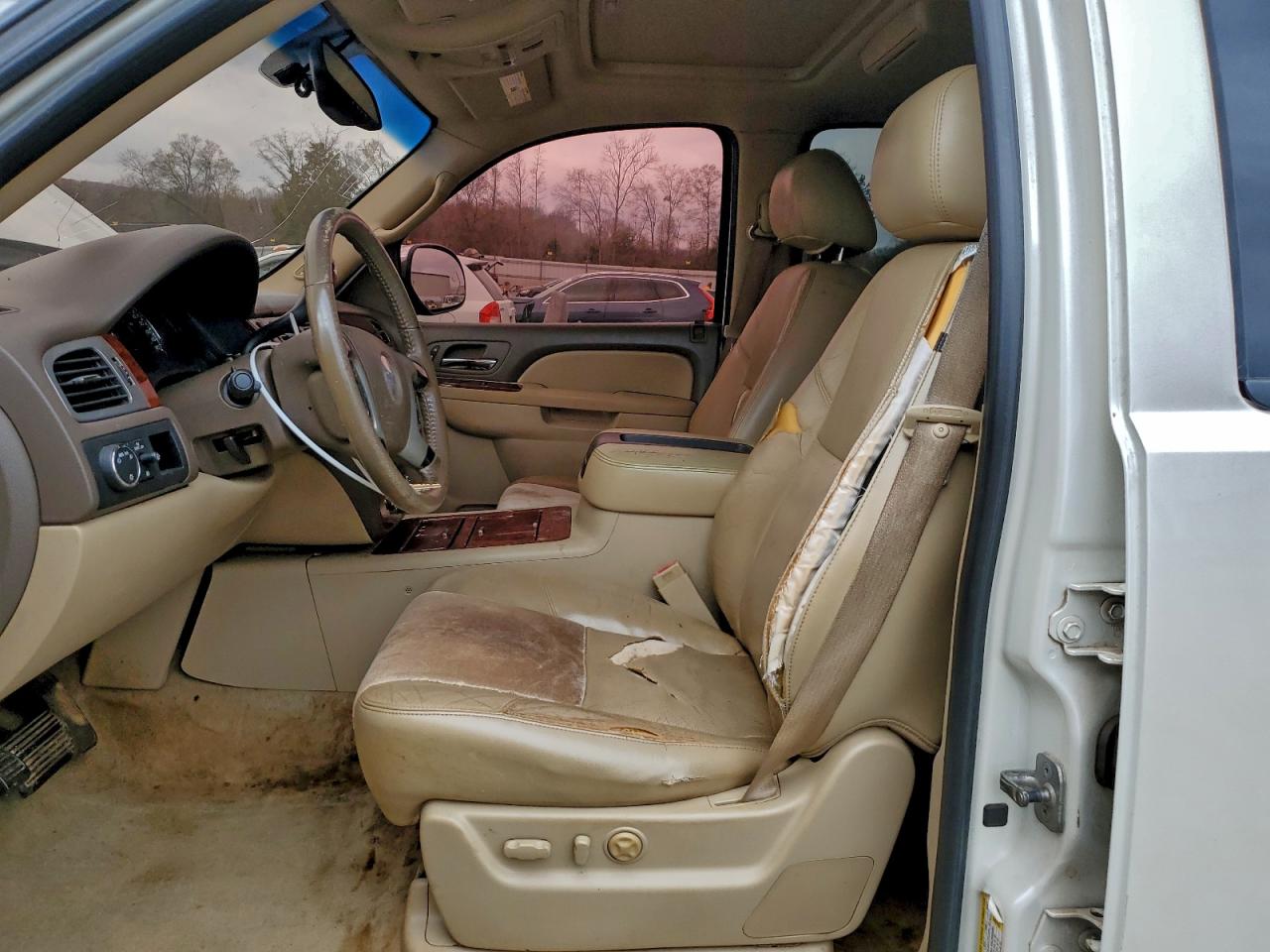 Chevrolet Tahoe C1500 Ltz Image 7