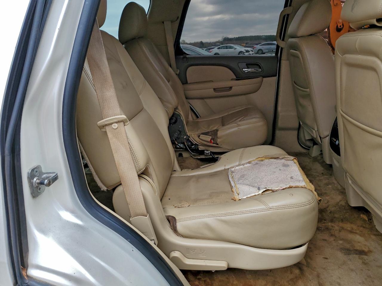 Chevrolet Tahoe C1500 Ltz Image 10