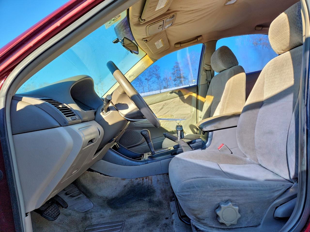 Toyota Camry Le Image 10