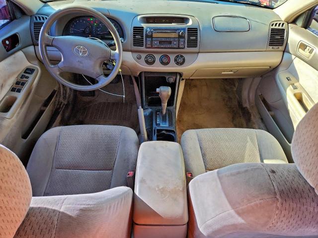 Toyota Camry Le Image 8