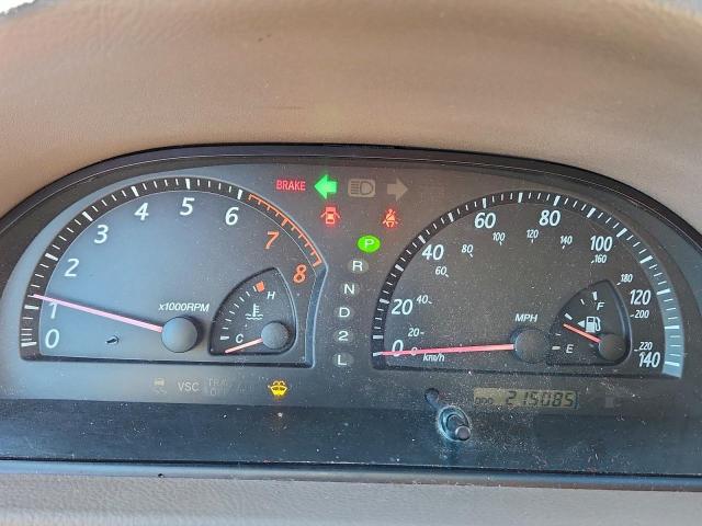 Toyota Camry Le Image 9