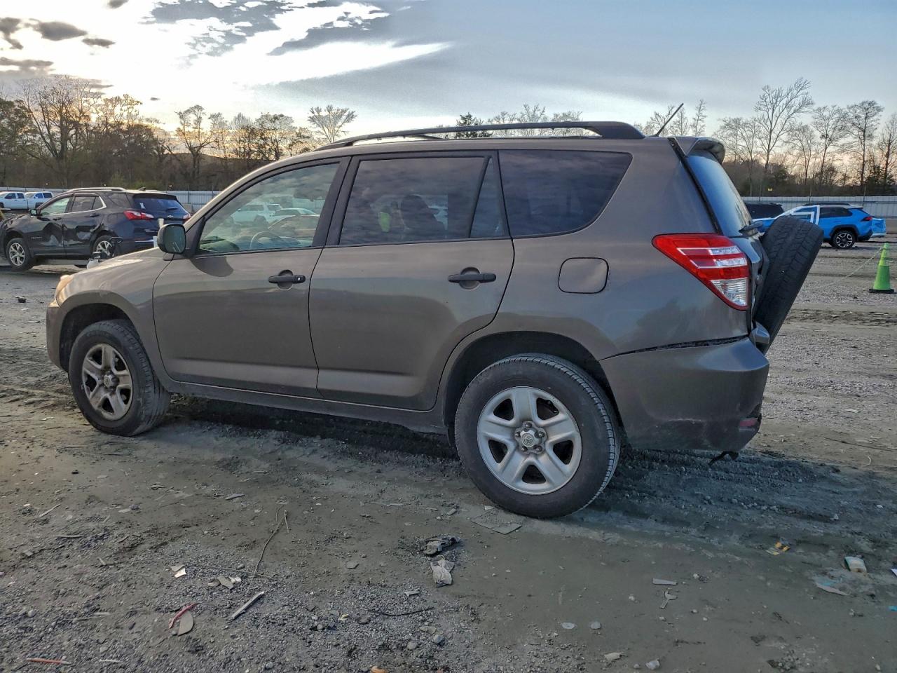 Toyota RAV4 Image 4