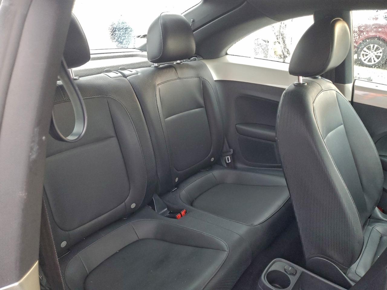 Volkswagen Beetle Image 10