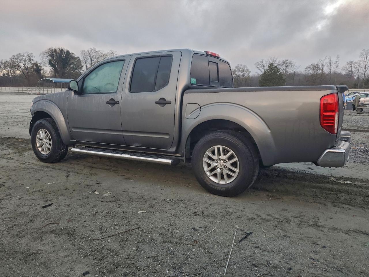 Nissan Frontier S Image 2