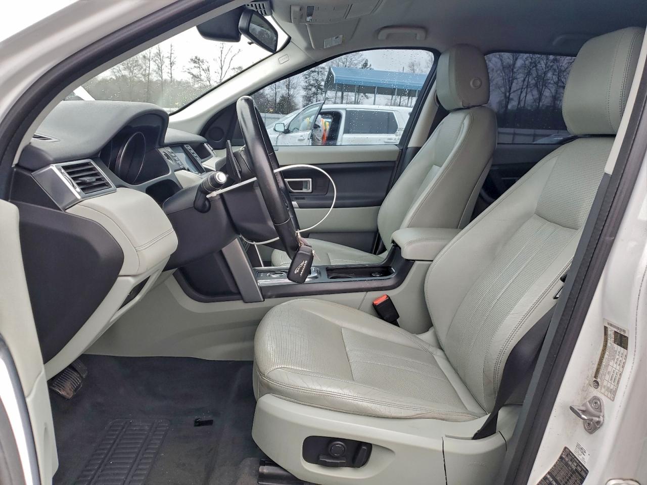 Land Rover Discovery Se Image 11