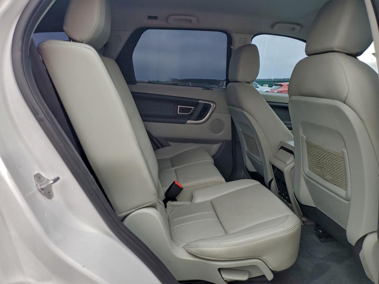 Land Rover Discovery Se Image 7