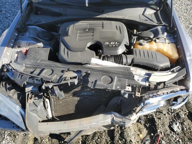 Chrysler 300 Image 8