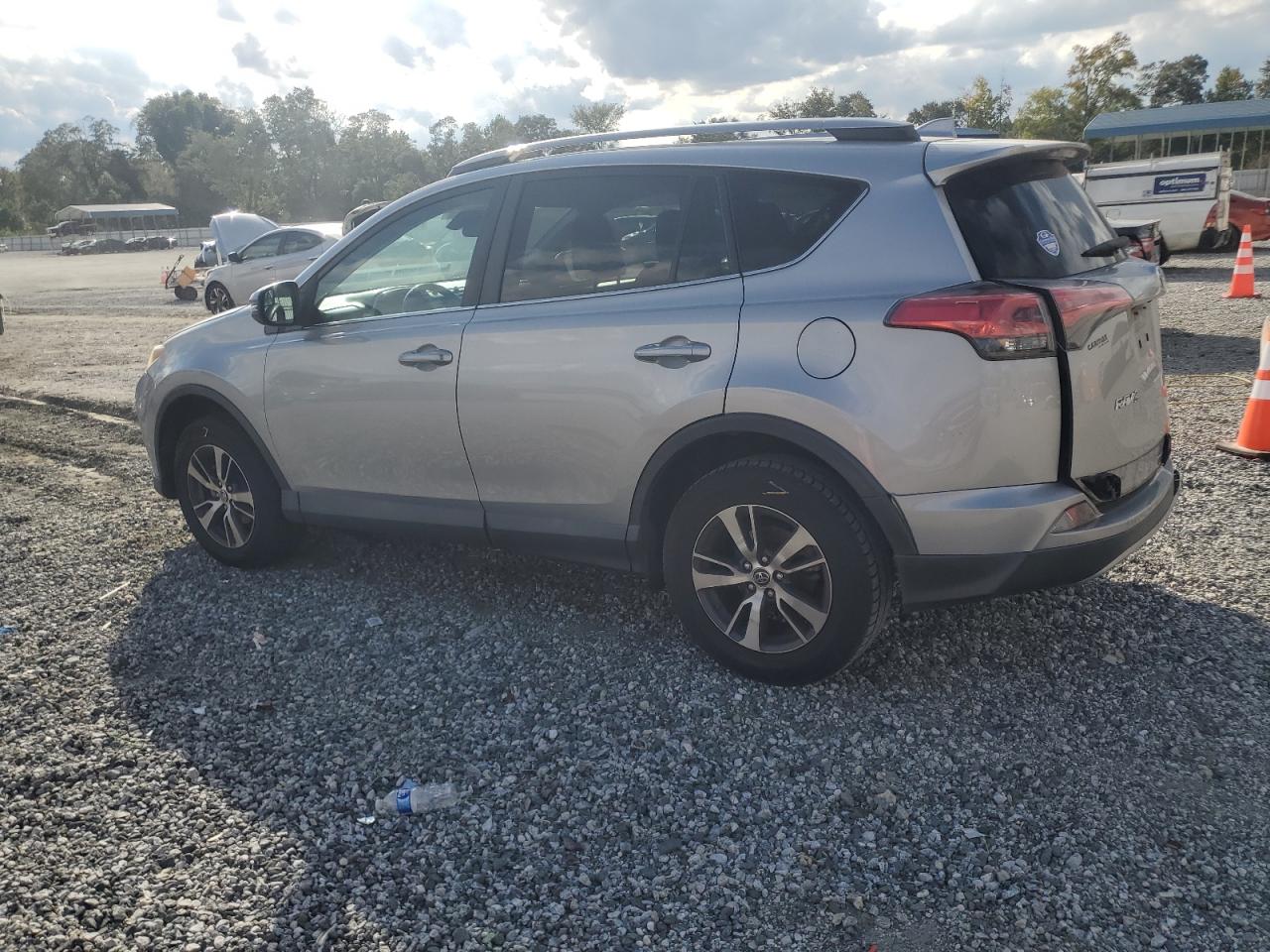 Toyota RAV4 Xle Image 2