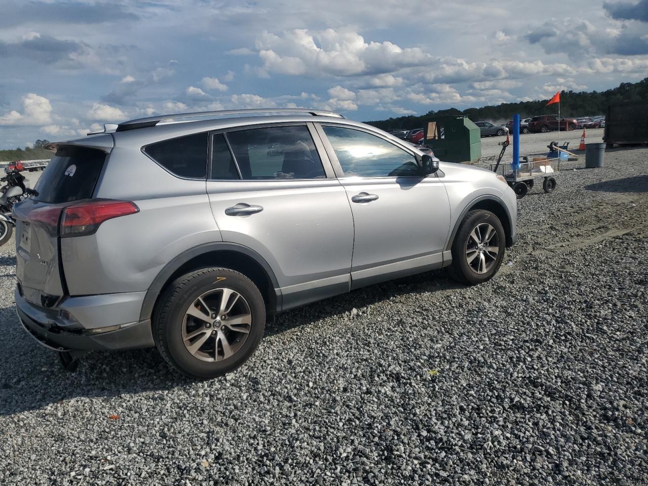 Toyota RAV4 Xle Image 3