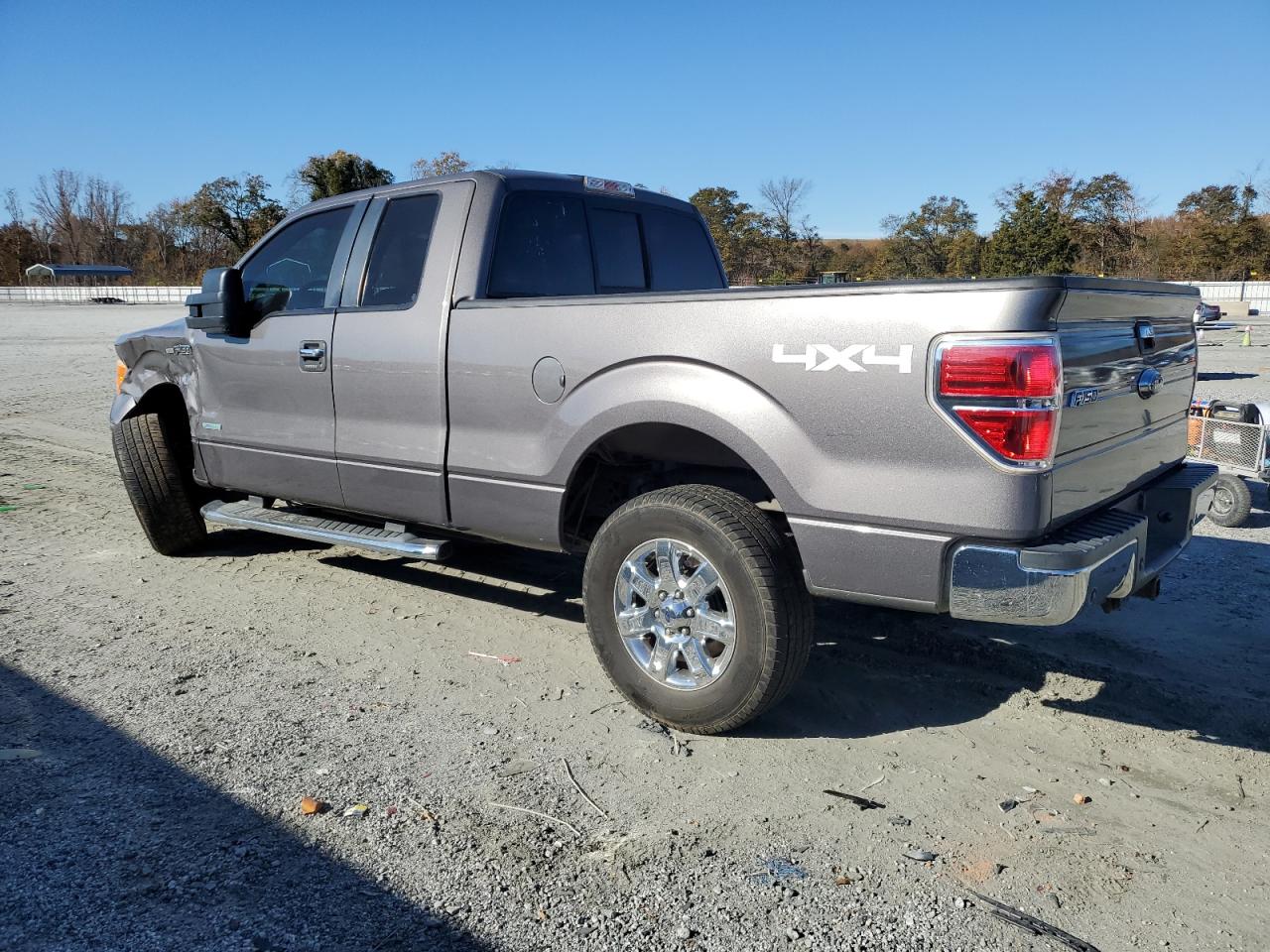 Ford F-150 Super Cab Image 2