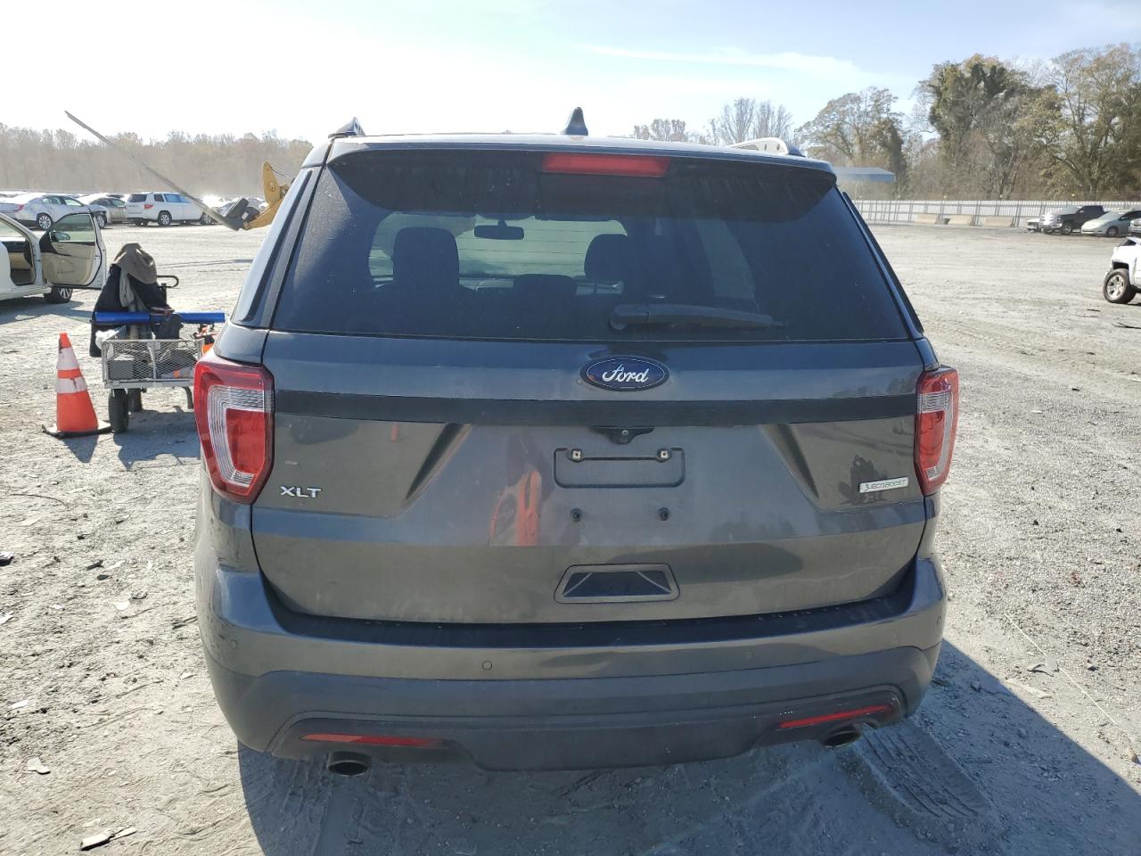 Ford Explorer Xlt Image 8