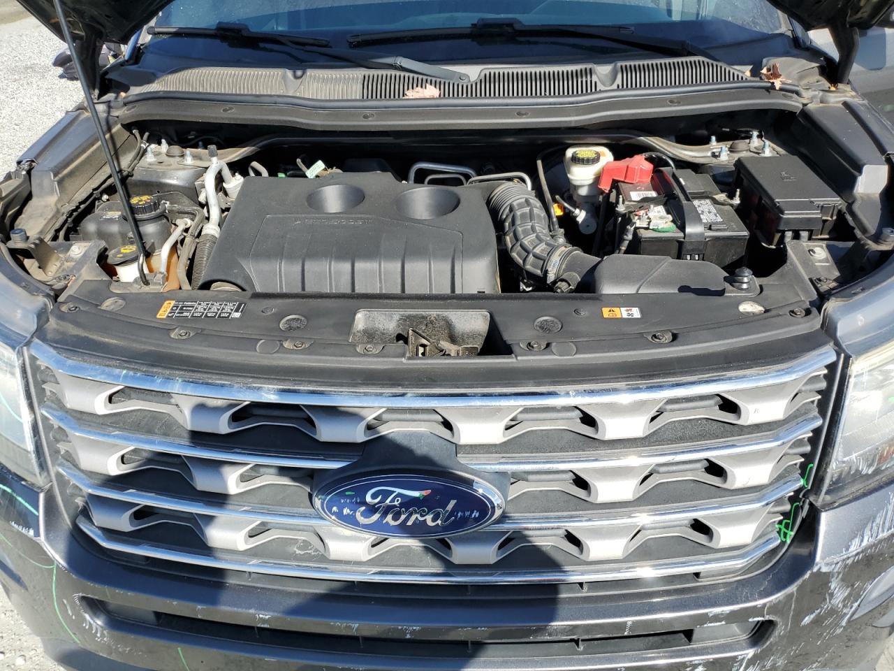 Ford Explorer Xlt Image 4