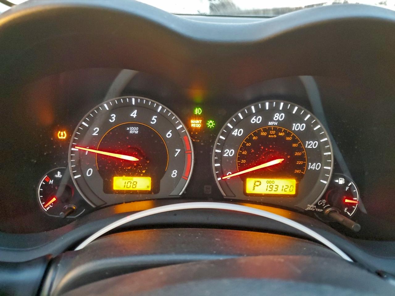 Toyota Corolla Base Image 10