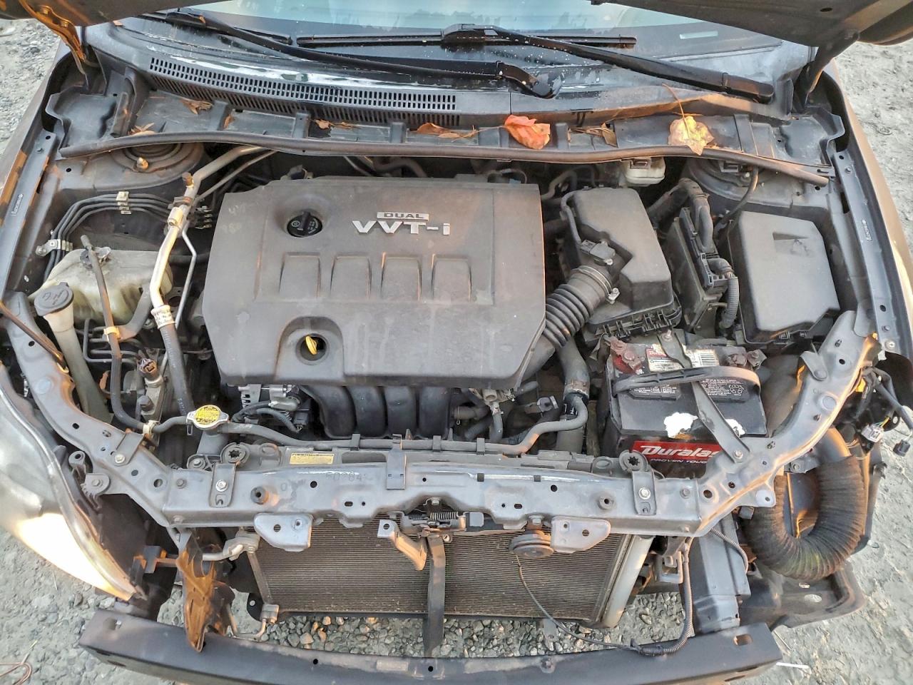 Toyota Corolla Base Image 12