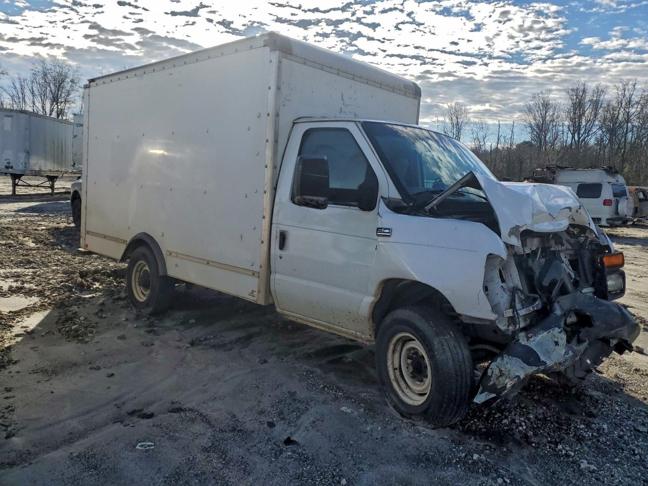 Ford Econoline E350 Super Duty Cutaway Van Image 10