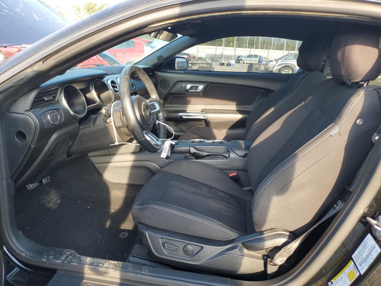 Ford Mustang Image 11