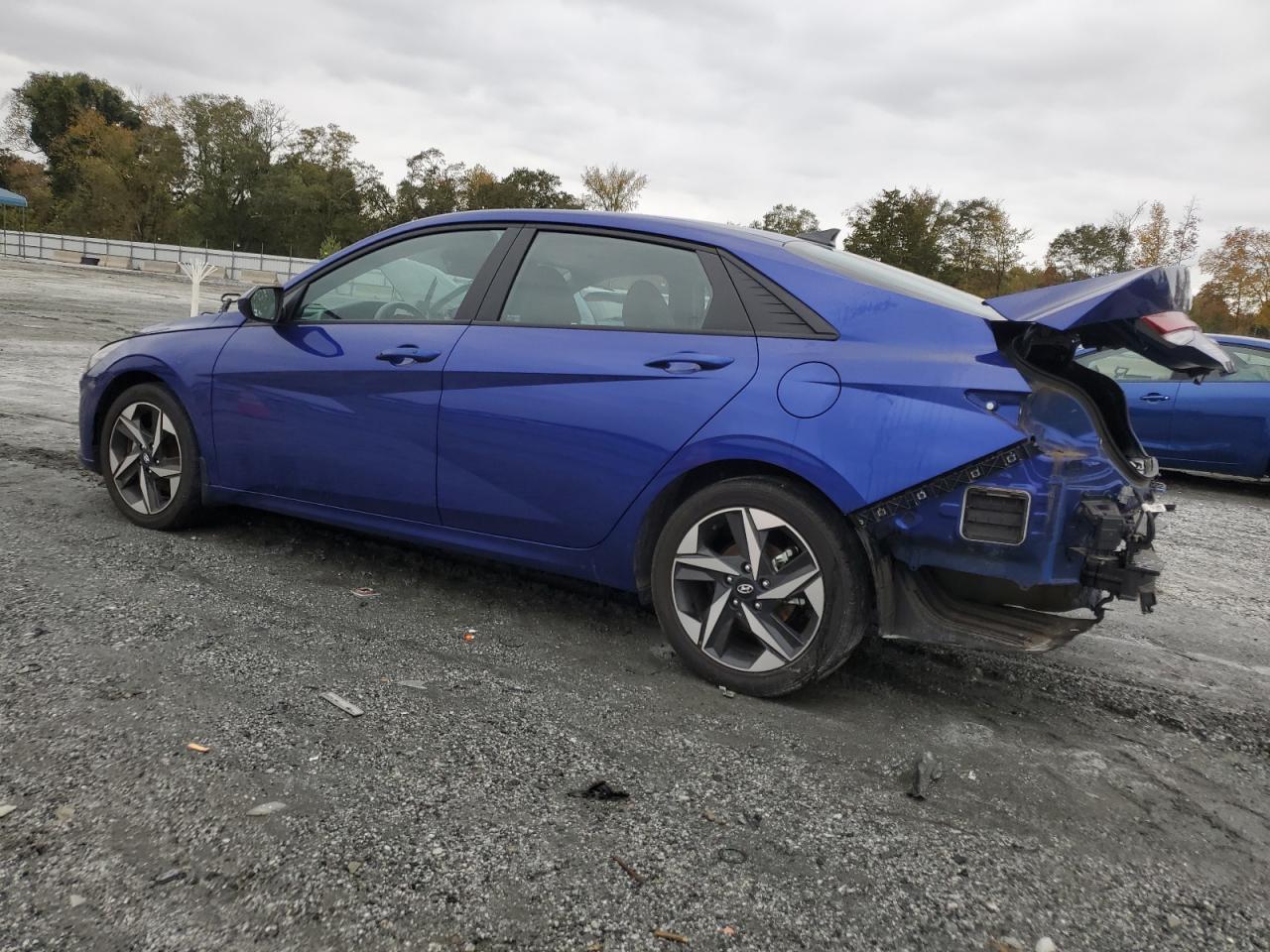 Hyundai ELANTRA Sel Image 3