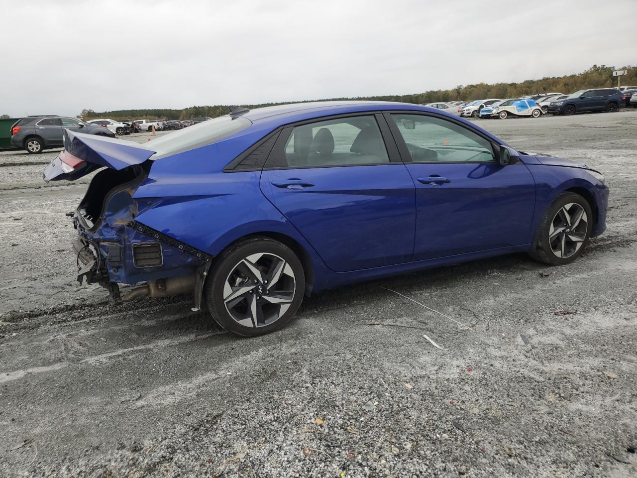 Hyundai ELANTRA Sel Image 2