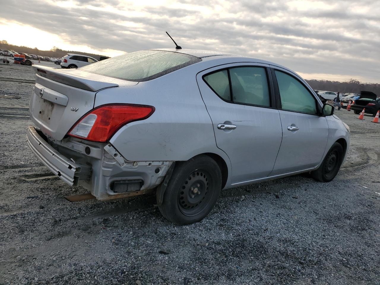 Nissan Versa S Image 8