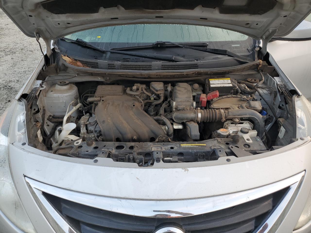 Nissan Versa S Image 9