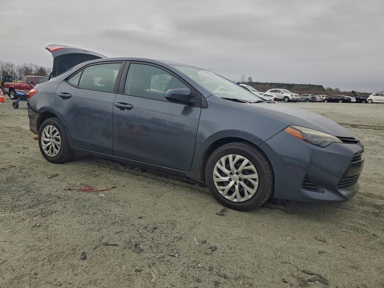 Toyota Corolla L Image 12