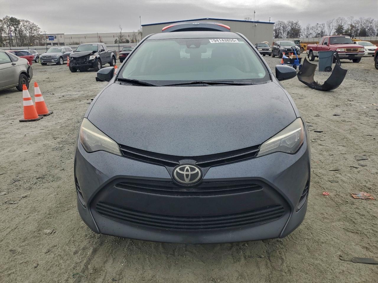 Toyota Corolla L Image 8