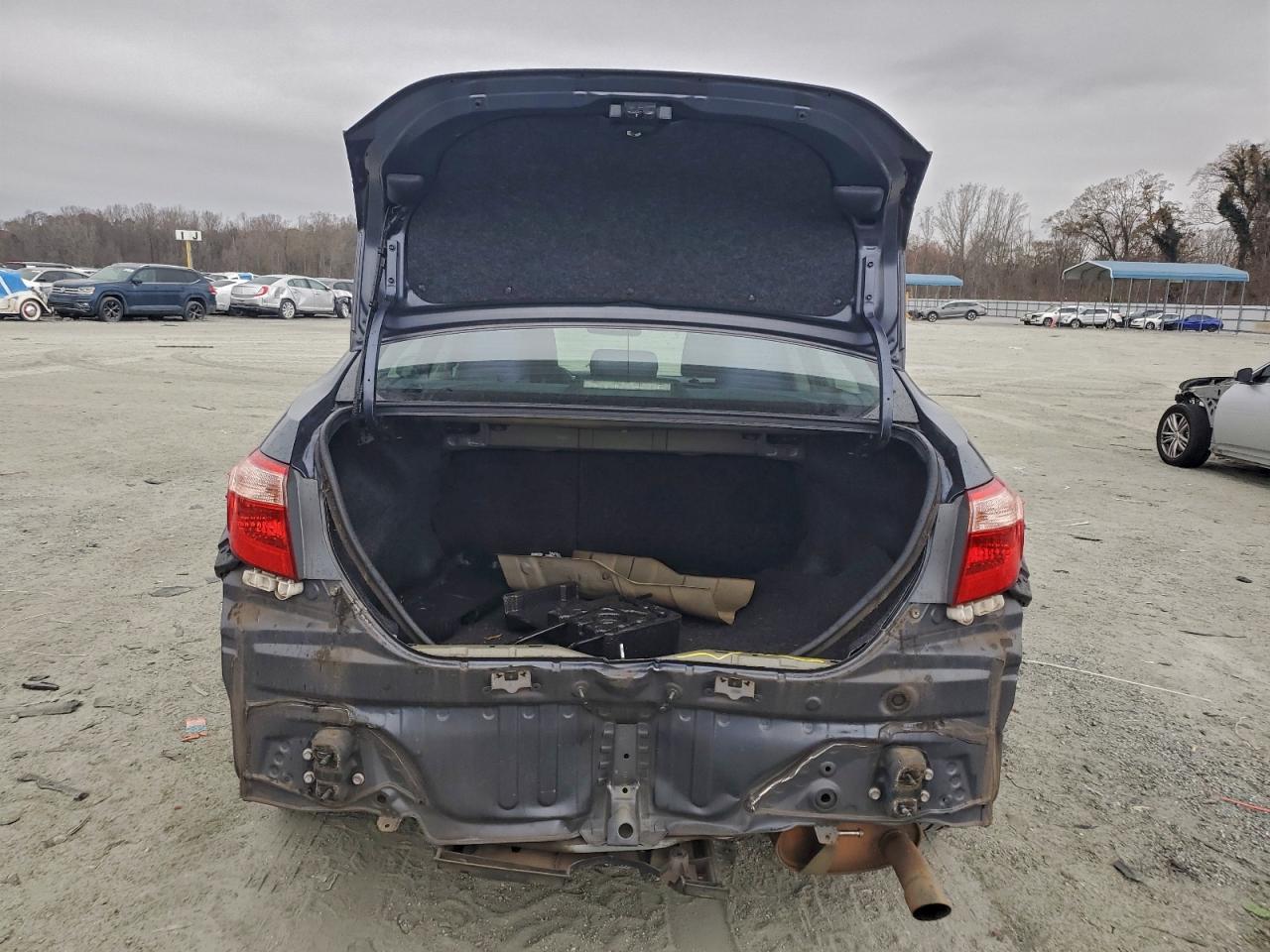 Toyota Corolla L Image 2