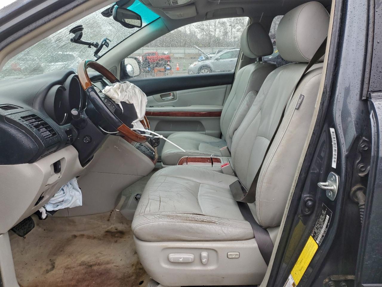 Lexus RX 330 Image 2