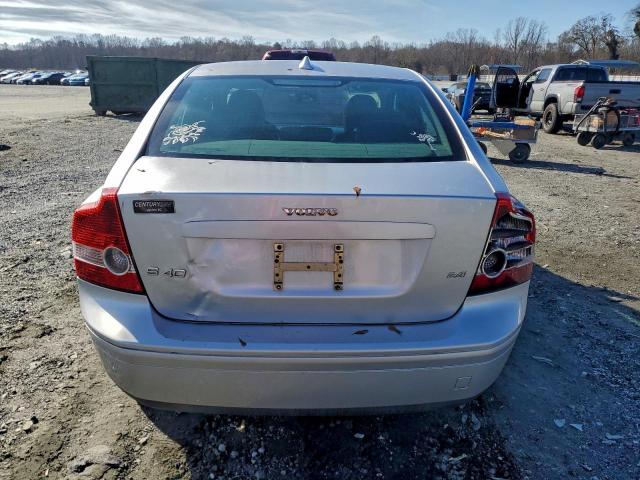 Volvo S40 2.4i Image 2