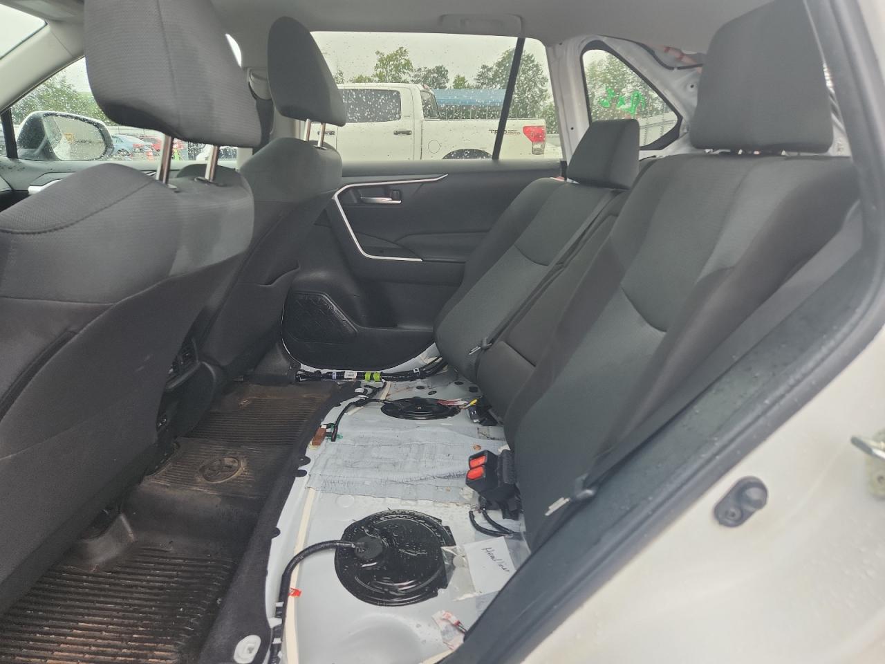 Toyota RAV4 Xle Image 10