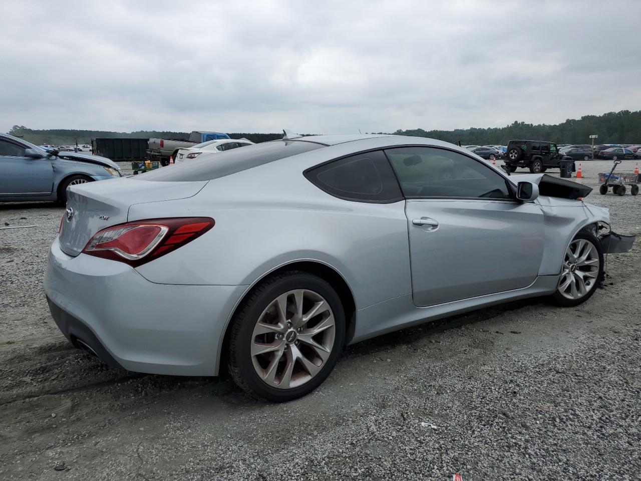 Hyundai Genesis 2.0t Image 11