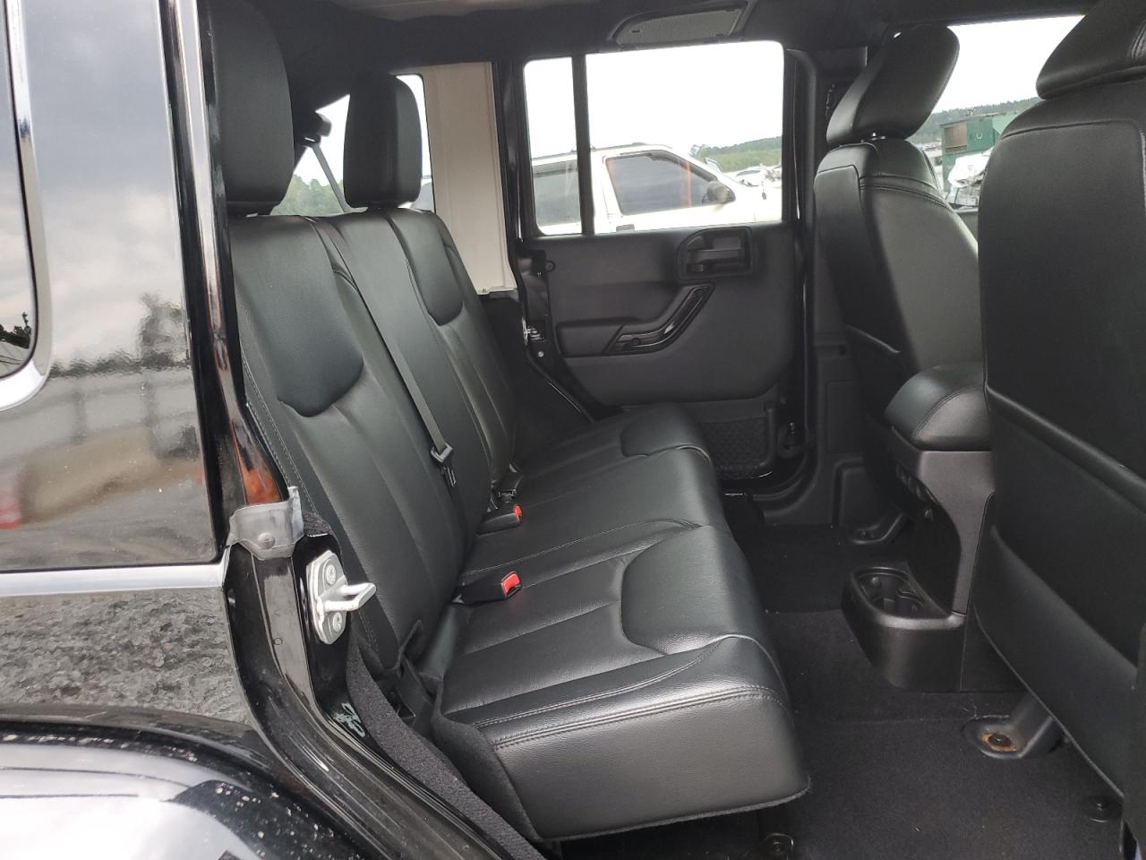 Jeep Wrangler Sahara Image 8